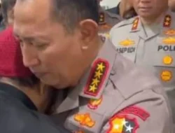 Kapolri Peluk Keluarga Affan, Janji Usut Tuntas Tragedi Rantis Brimob”