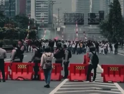 Kemana Wakil Rakyat Saat Rakyat Menggedor Pintu DPR?