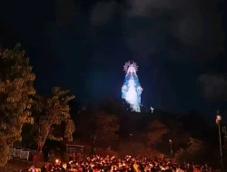 Ketika Ribuan Rosario Menyala di Teluk Gurita, Doa dari Perbatasan Terbang Untuk Perdamaian Dunia