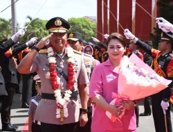 Tangis Hormat di Bawah Pedang Pora, Kapolda NTT Lepas Brigjen Baskoro Tri Prabowo dengan Penuh Haru