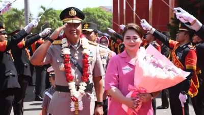 Tangis Hormat di Bawah Pedang Pora, Kapolda NTT Lepas Brigjen Baskoro Tri Prabowo dengan Penuh Haru