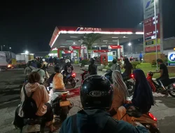 Horor Antrean BBM Menghantui Warga, Prof Sutan Nasomal: Negara Kaya Tak Seharusnya Membiarkan Rakyat Menunggu Berjam-jam