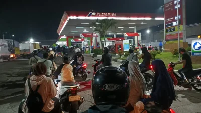Horor Antrean BBM Menghantui Warga, Prof Sutan Nasomal: Negara Kaya Tak Seharusnya Membiarkan Rakyat Menunggu Berjam-jam