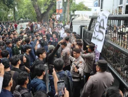 Di Tengah Bara Demonstrasi, Kapolrestabes Medan Pilih Kesabaran: Negara Hadir Tanpa Kehilangan Wibawa